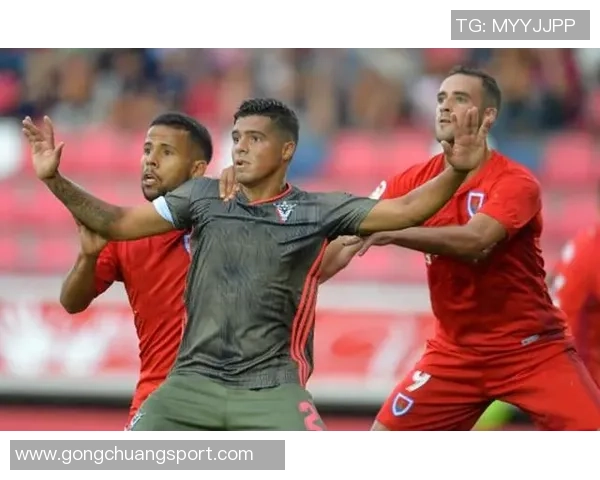 成都足球队在杯赛积分榜上以98分稳居第一，展现强劲实力